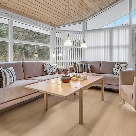 4 Bedroom Awesome In Dom wakacyjny *