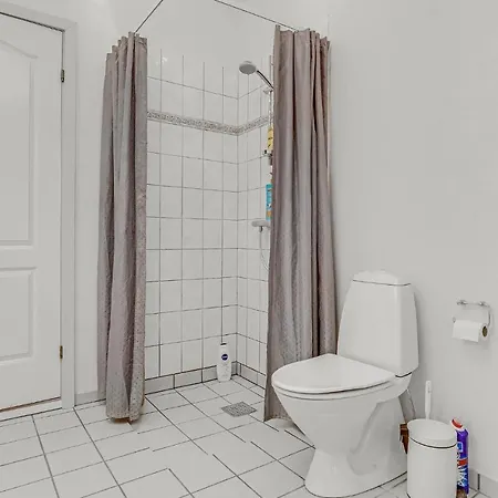 Dom wakacyjny 4 Bedroom Awesome In