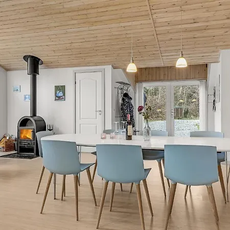 Dom wakacyjny 4 Bedroom Awesome In *