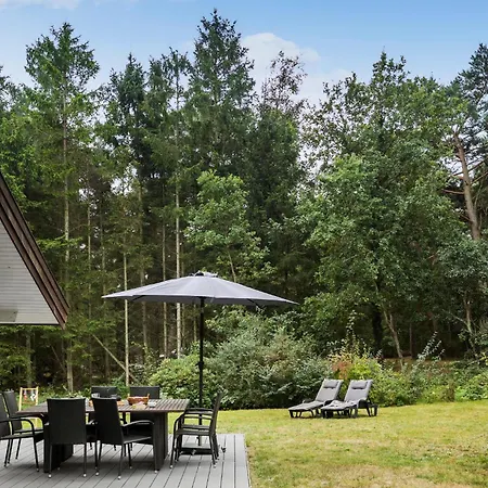 4 Bedroom Awesome In Dom wakacyjny Nexø